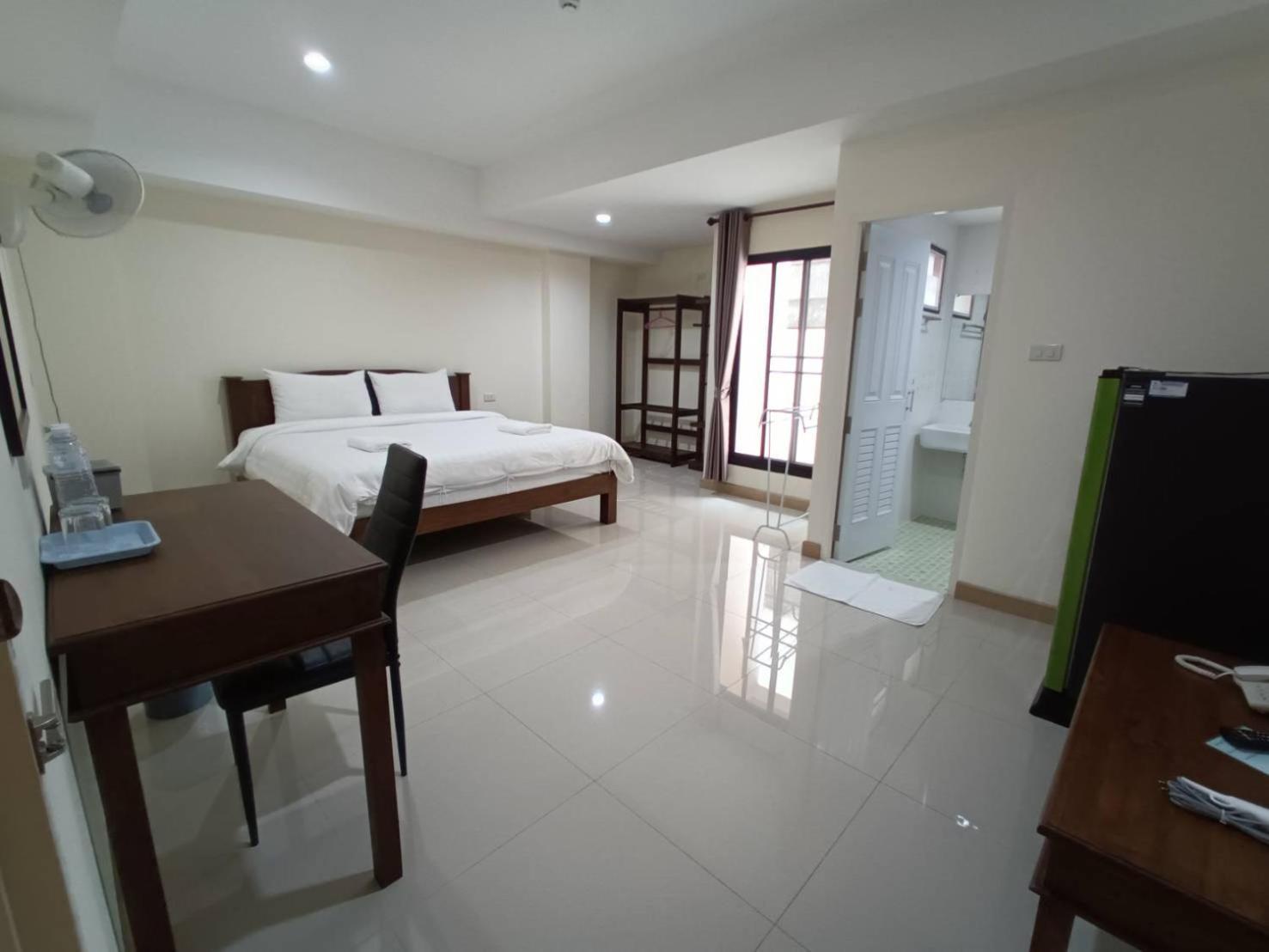 Canary House Rachawong คานารี่ เฮ้าส์ ราชวงศ์ Chiang Mai Exteriör bild